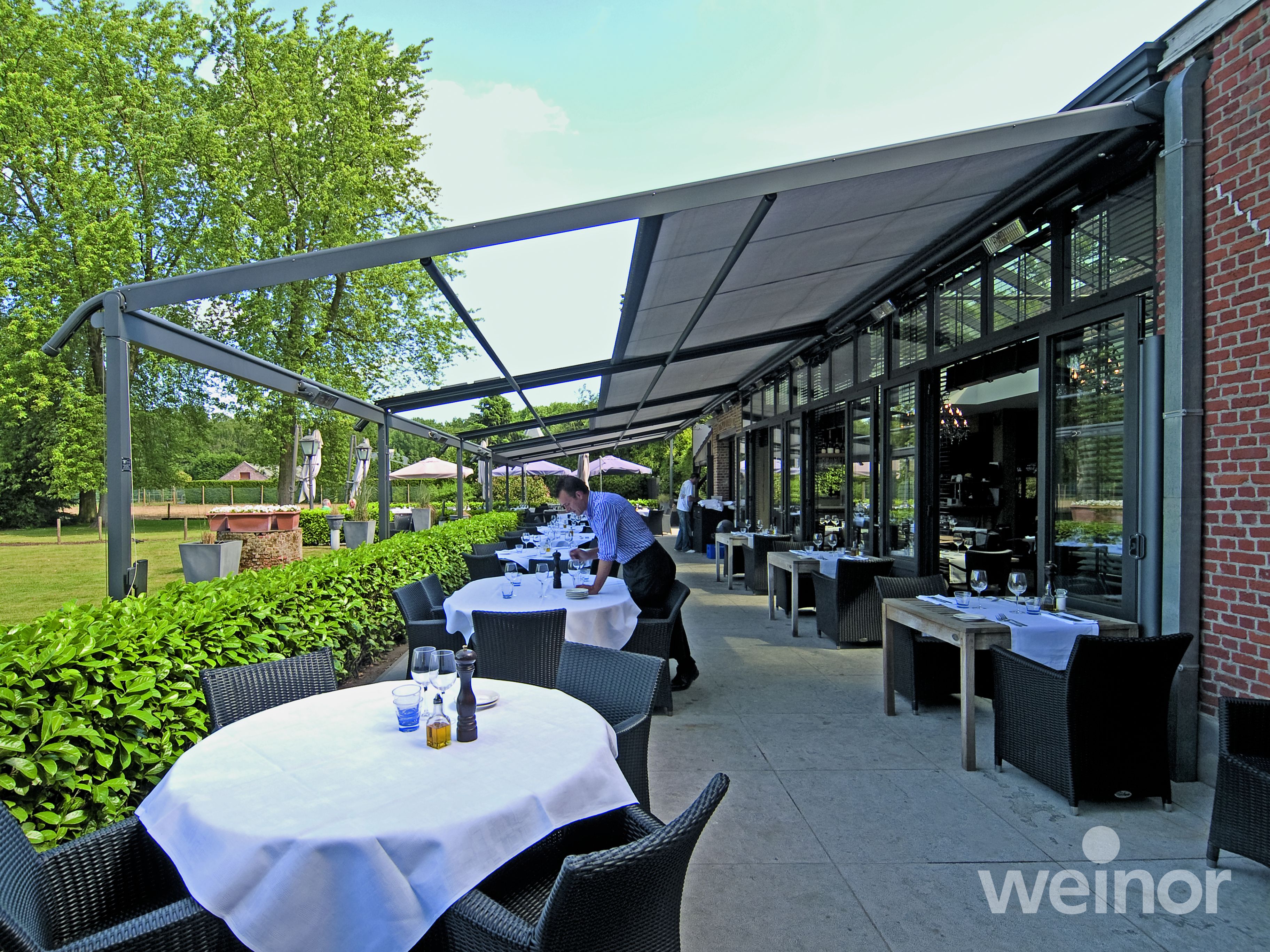 Pergola s pohyblivou plátěnou střechou Plaza Pro